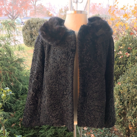 Size Medium/Large Beautiful Vintage Fur Coat by Gordon's Furs - Picture 7 of 8